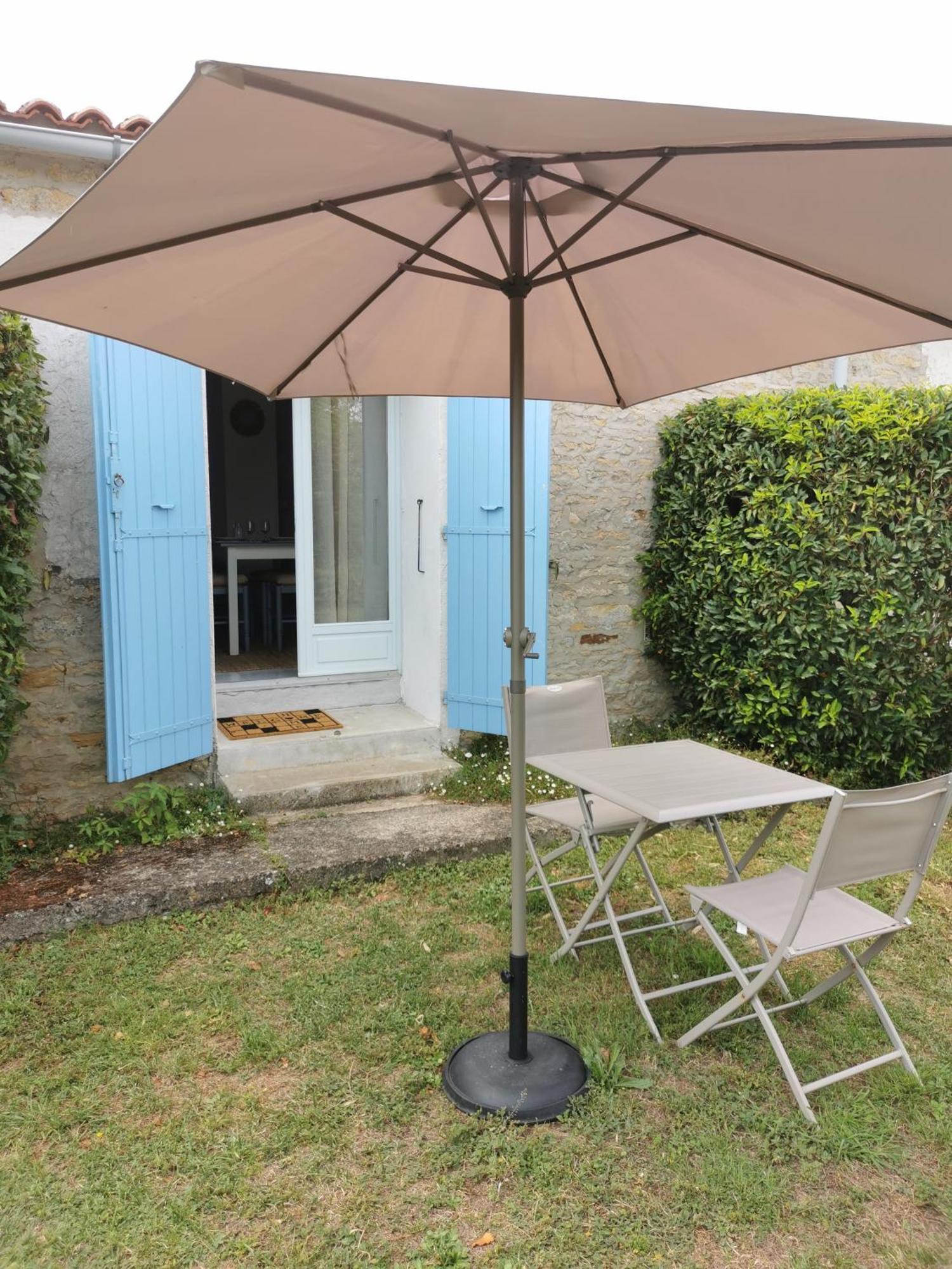 L'Enclos Bleu, Gite - Marais Poitevin Avec Piscine Chauffee Chaille-Les-Marais Exterior foto