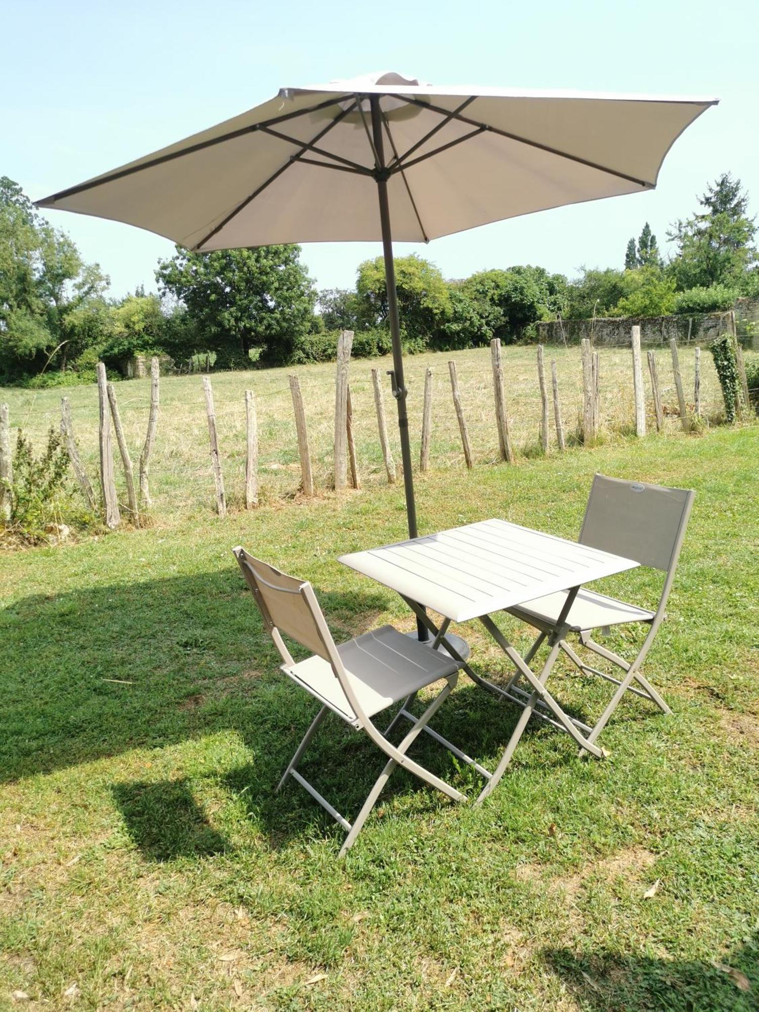 L'Enclos Bleu, Gite - Marais Poitevin Avec Piscine Chauffee Chaille-Les-Marais Exterior foto